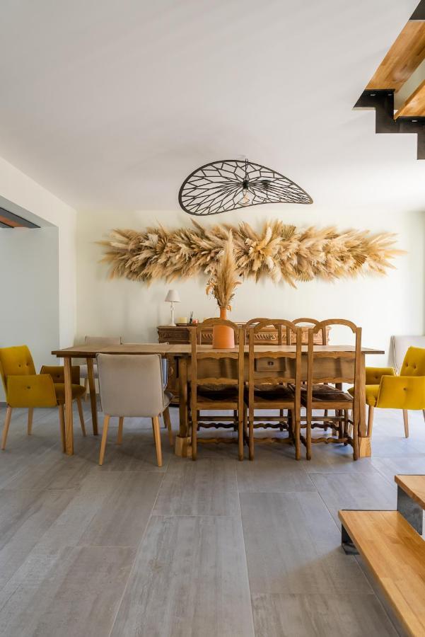 Domaine De Merins, 10 Couchages Avec Piscine, Face A La Riviere, A 4km De La Holiday home *